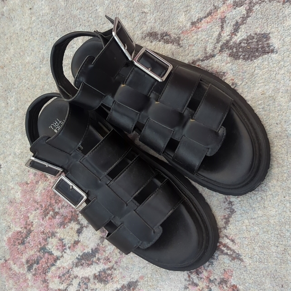 Time and Tru Shoes - Black Strappy Platform Sandals